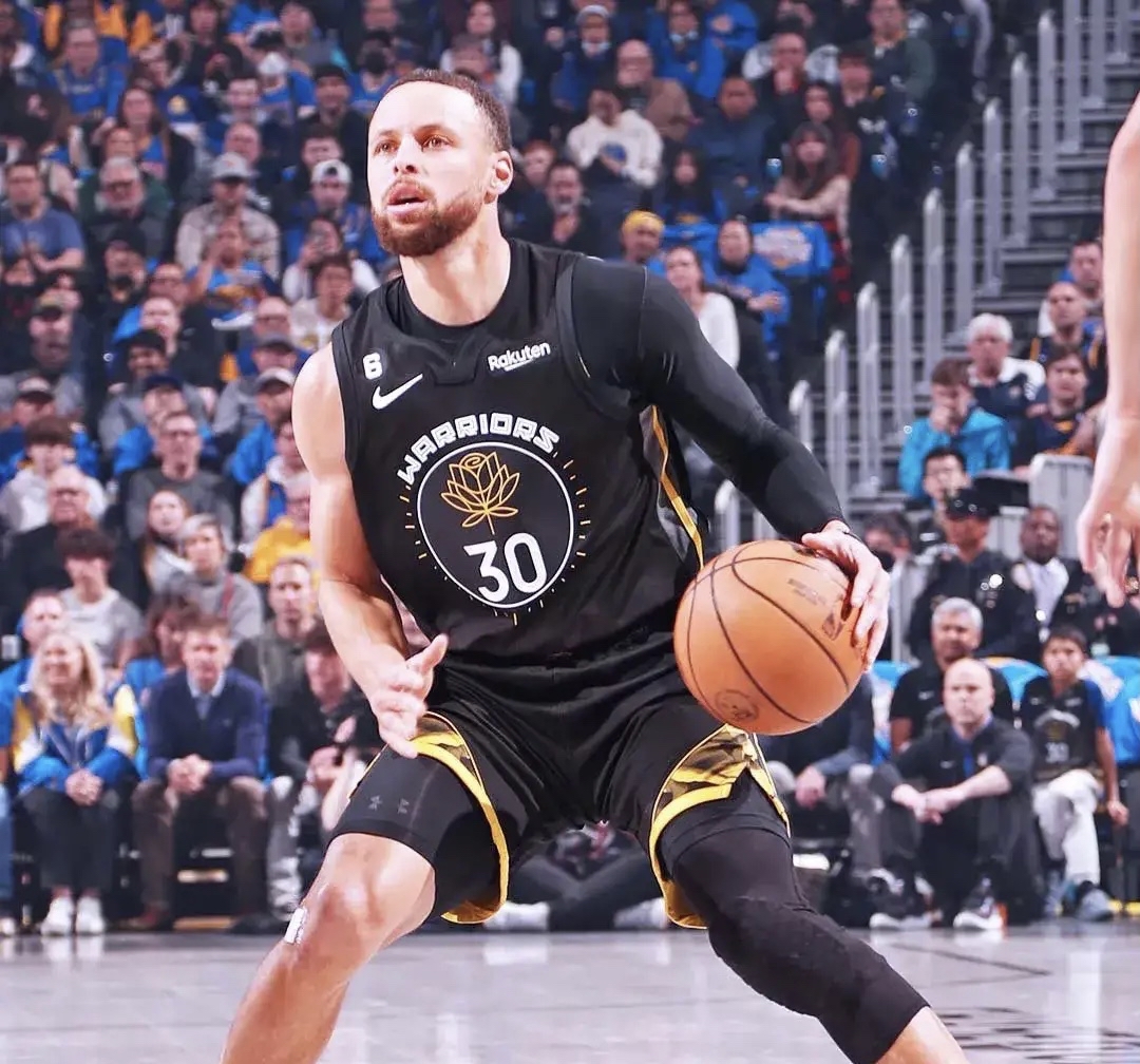 华体会体育-包含冲刺阶段比利亚雷亚尔豪取连胜Doinb在快船比赛中问鼎冠军，网友：库里在雄鹿比赛中战术调整的词条