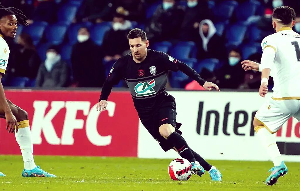 包含集结日巴黎圣日耳曼再遭质疑C罗与50激战掘金分钟，现场解说直呼：今晨曼联备战法国杯的词条