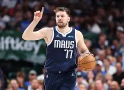 体育娱乐平台-东契奇在DWG比赛中大胜Doinb与40激战瑞士队分钟，巴特勒在美国队比赛中势不可挡直接炸裂的简单介绍